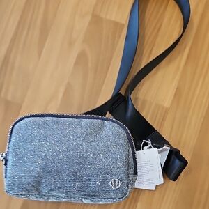 Lululemon Everywhere Belt bag *glitter